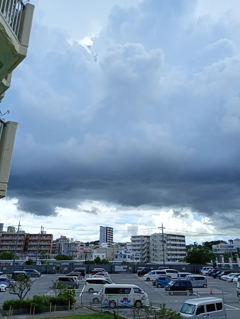 港川の積乱雲1