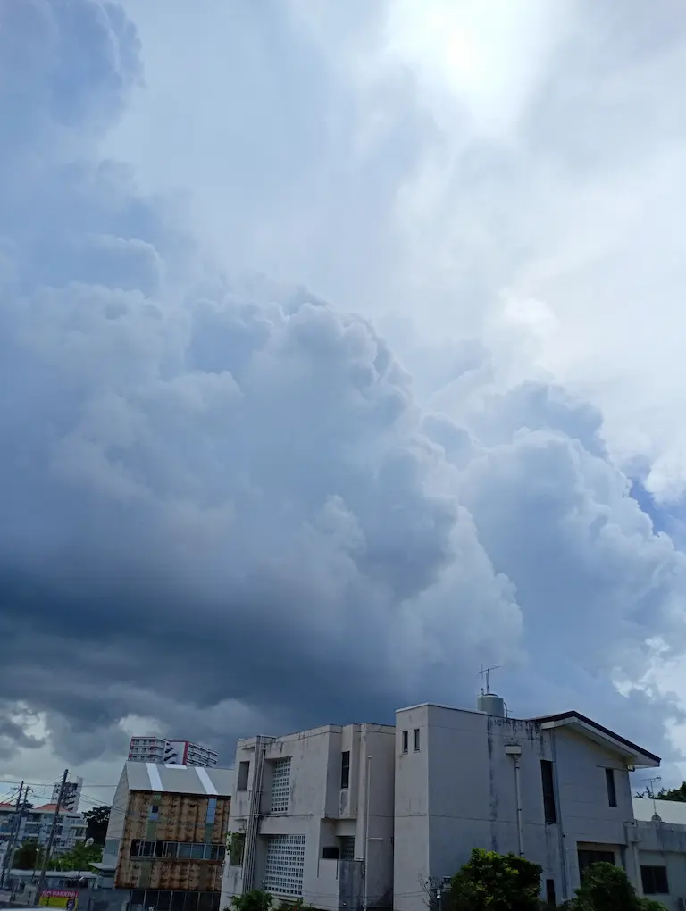 港川の積乱雲2